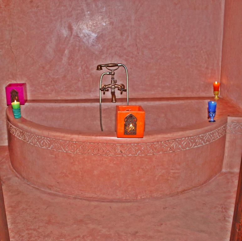 Konouz Bed & Breakfast 3*
